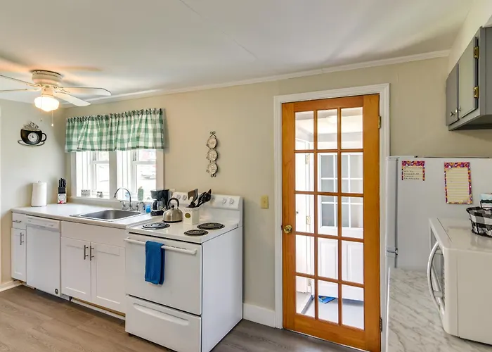 Newport House Less Than 3 Mi To Beaches And Bowens Wharf!