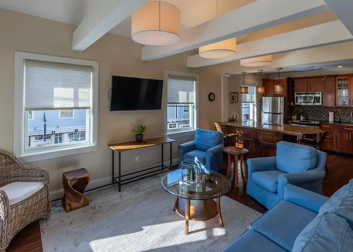 The Newport Lofts - 410 Thames Street