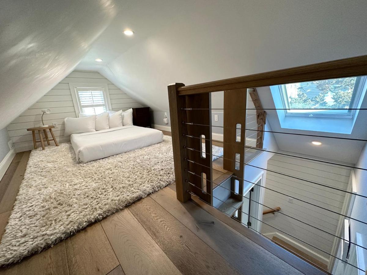 Beautifully Renovated 2 Bed 2 Bath Private * Newport