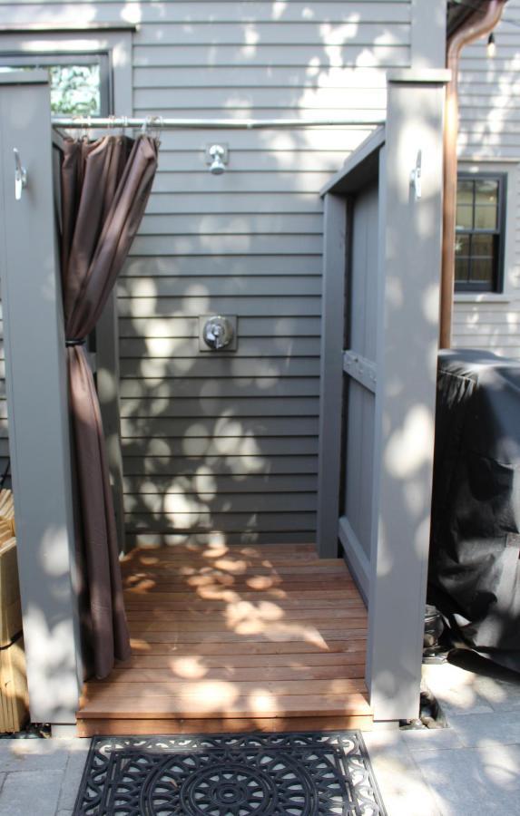 Beautifully Renovated 2 Bed 2 Bath Private Holiday home *