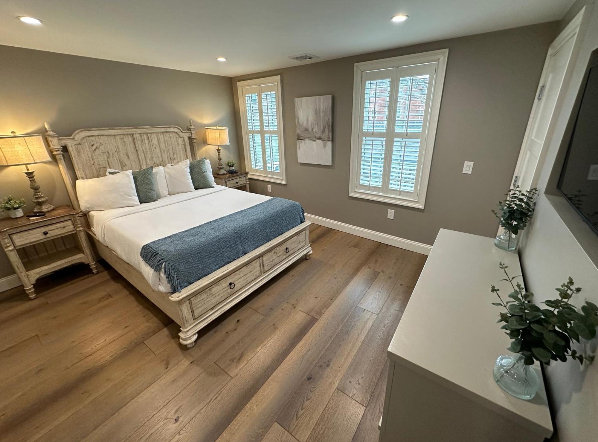 Beautifully Renovated 2 Bed 2 Bath Private Holiday home Newport