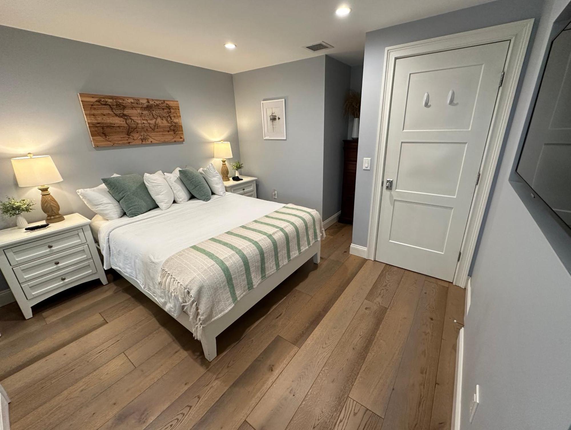 Beautifully Renovated 2 Bed 2 Bath Private Newport