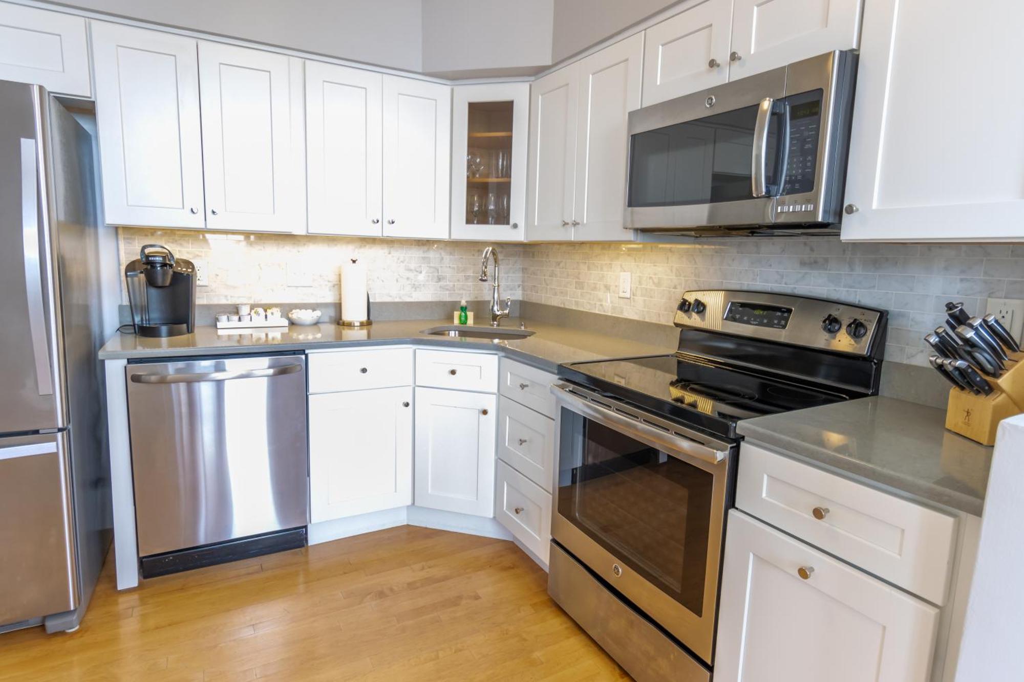 The Lofts - 194 Thames Street Apartment *
