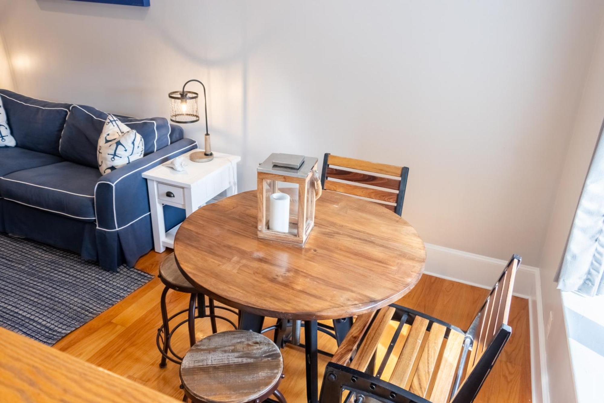 The Lofts - 194 Thames Street Apartment *