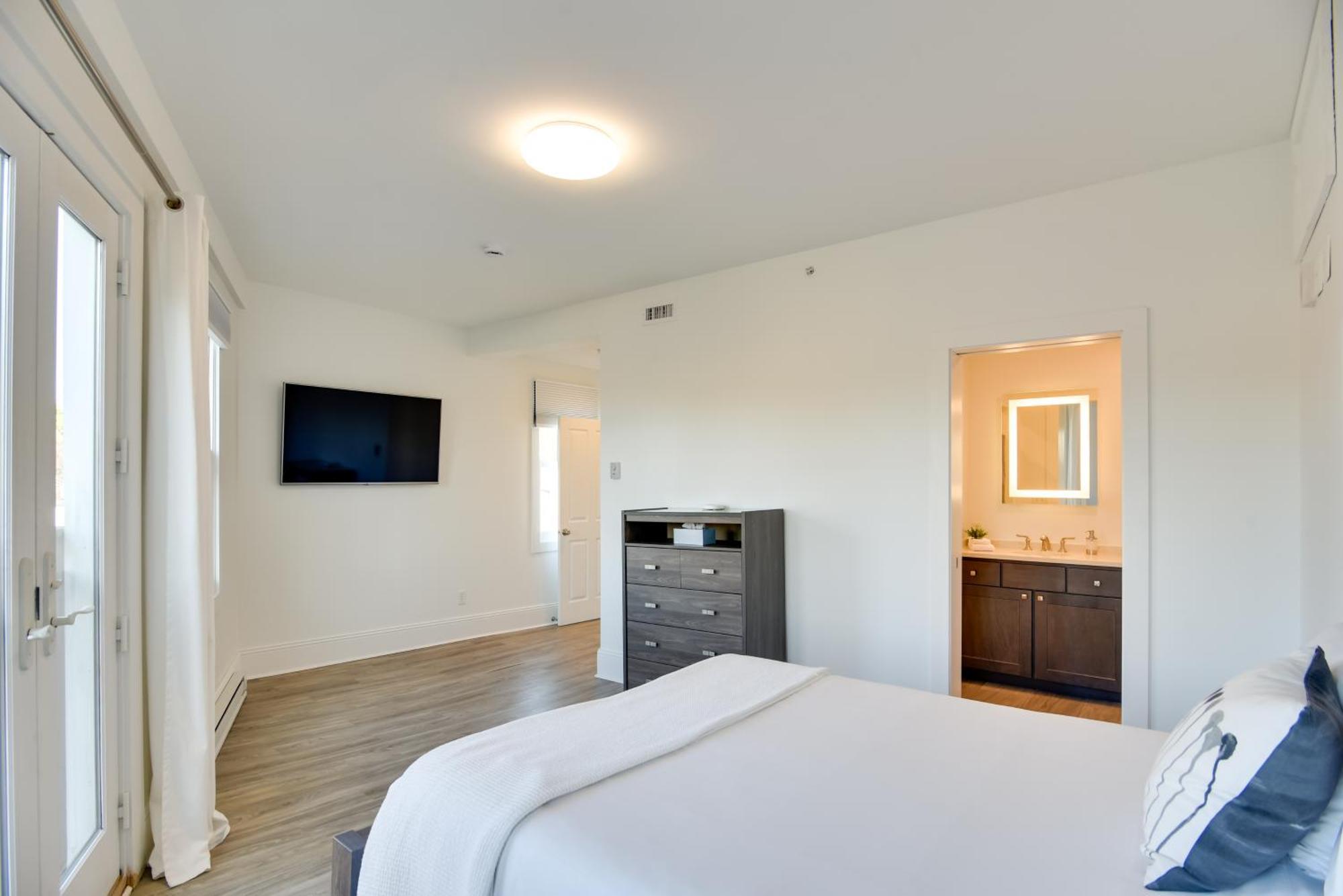 Walk To Bowens Wharf In Dtwn Apartment *