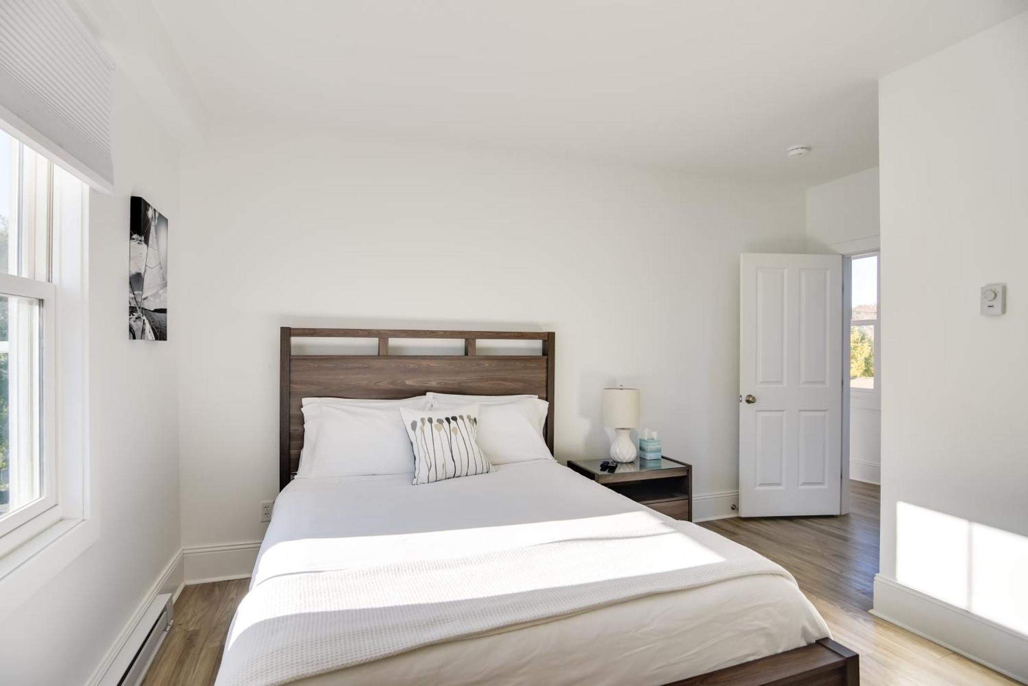 Walk To Bowens Wharf In Dtwn Apartment