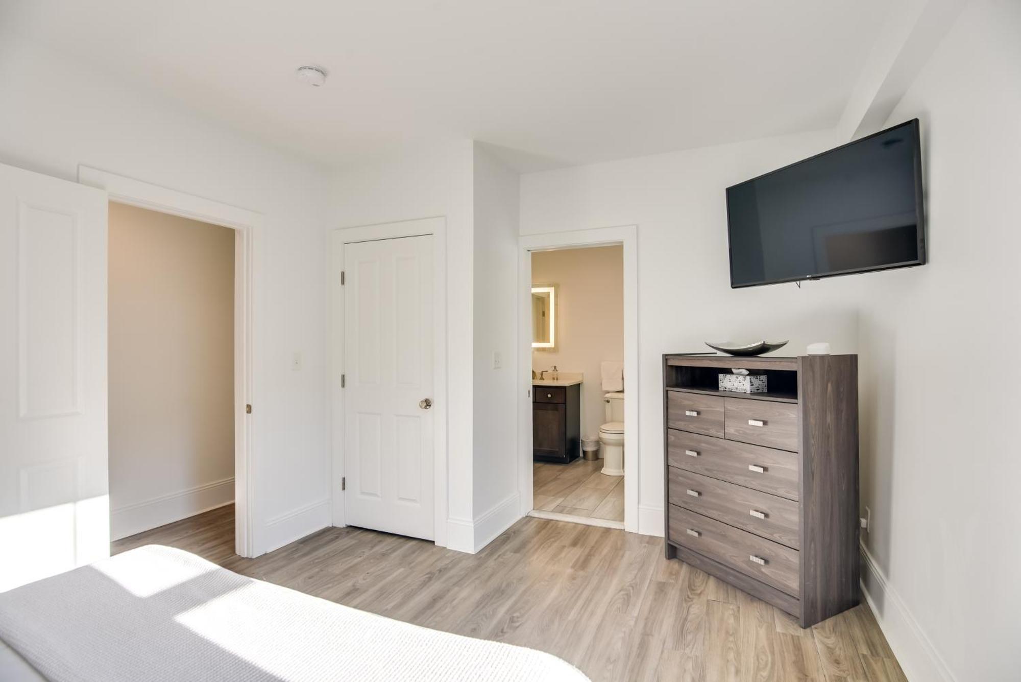 Walk To Bowens Wharf In Dtwn * Newport