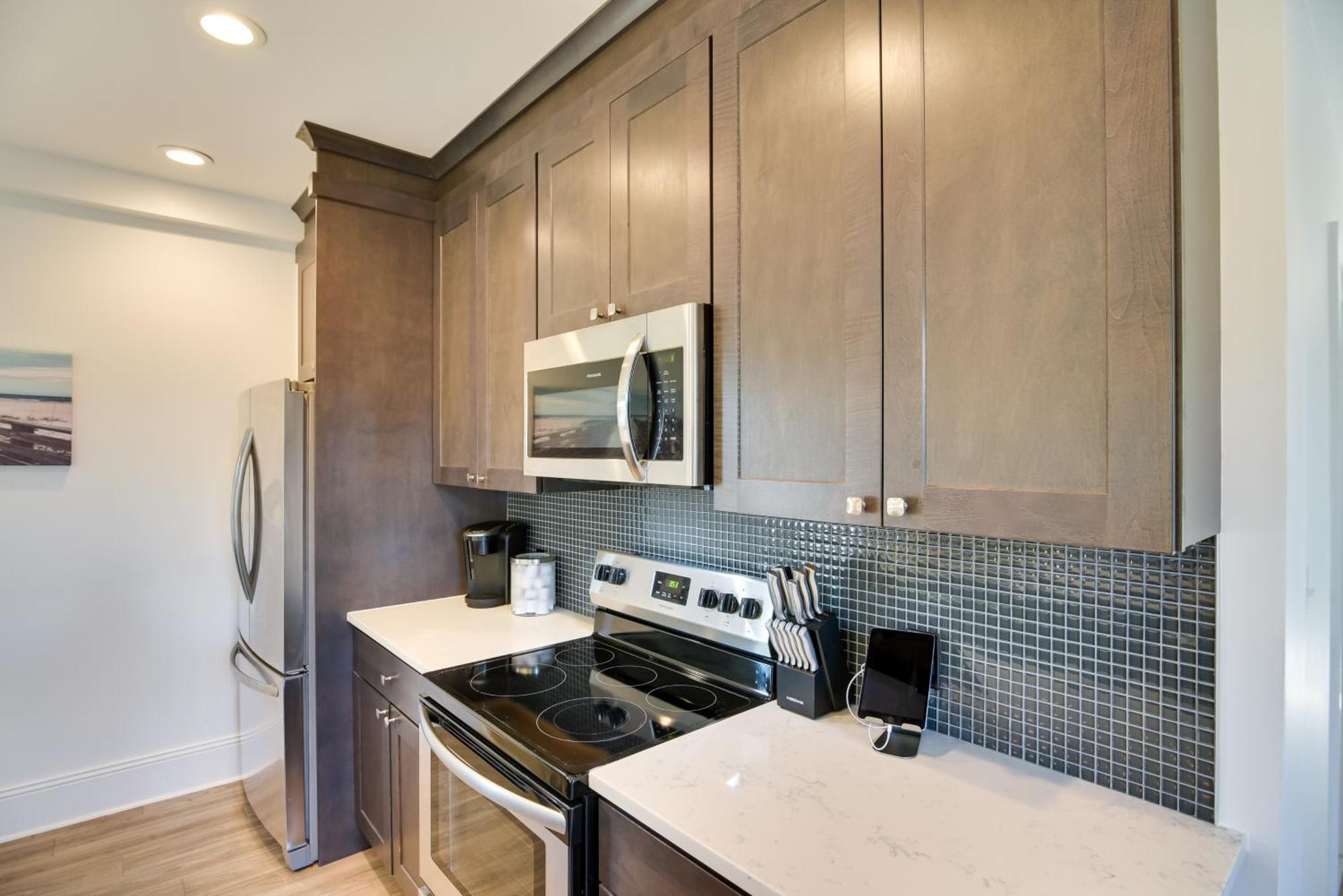 Walk To Bowens Wharf In Dtwn Apartment