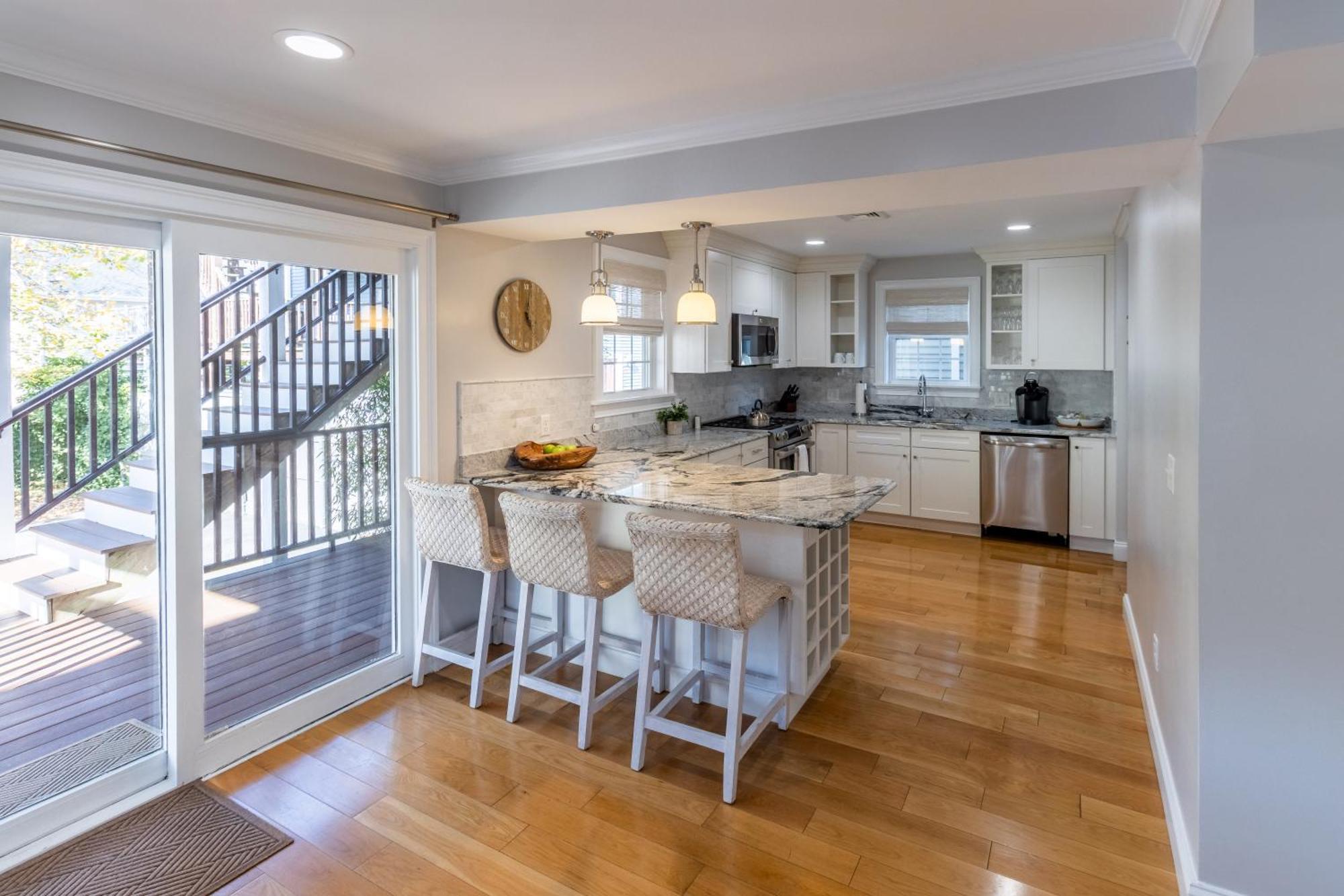 The Lofts - 617 Thames Street Apartment