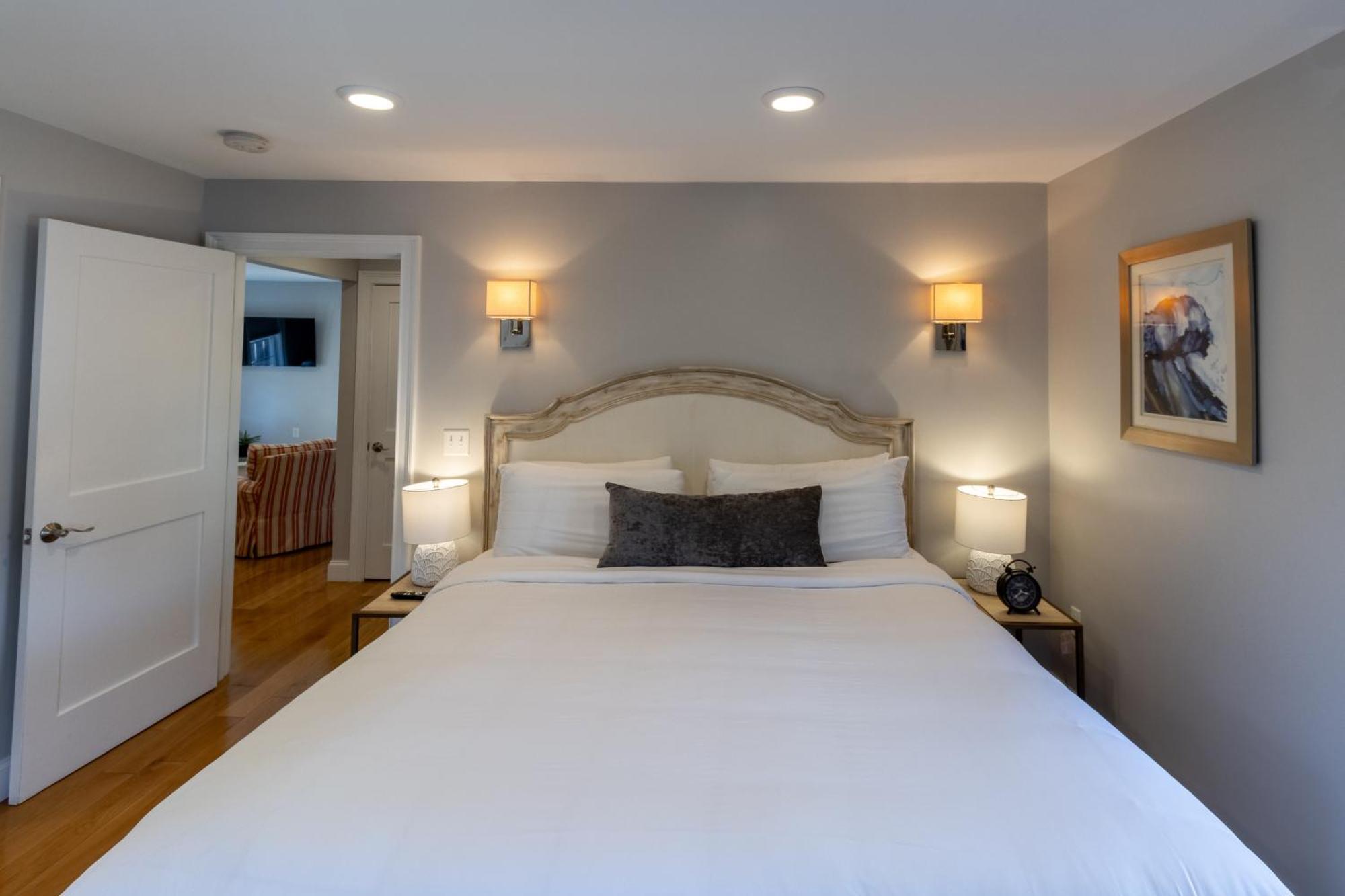 The Lofts - 617 Thames Street Apartment *