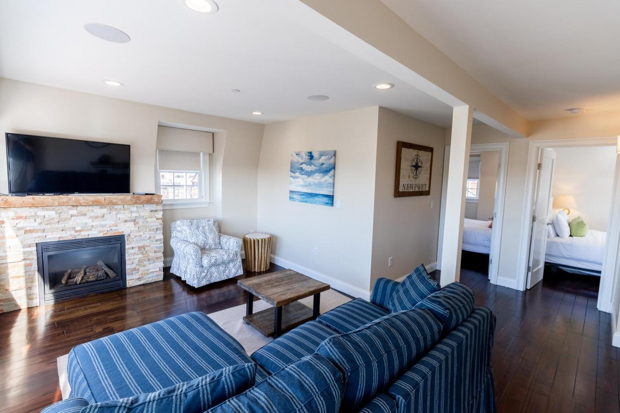The Lofts - 617 Thames Street