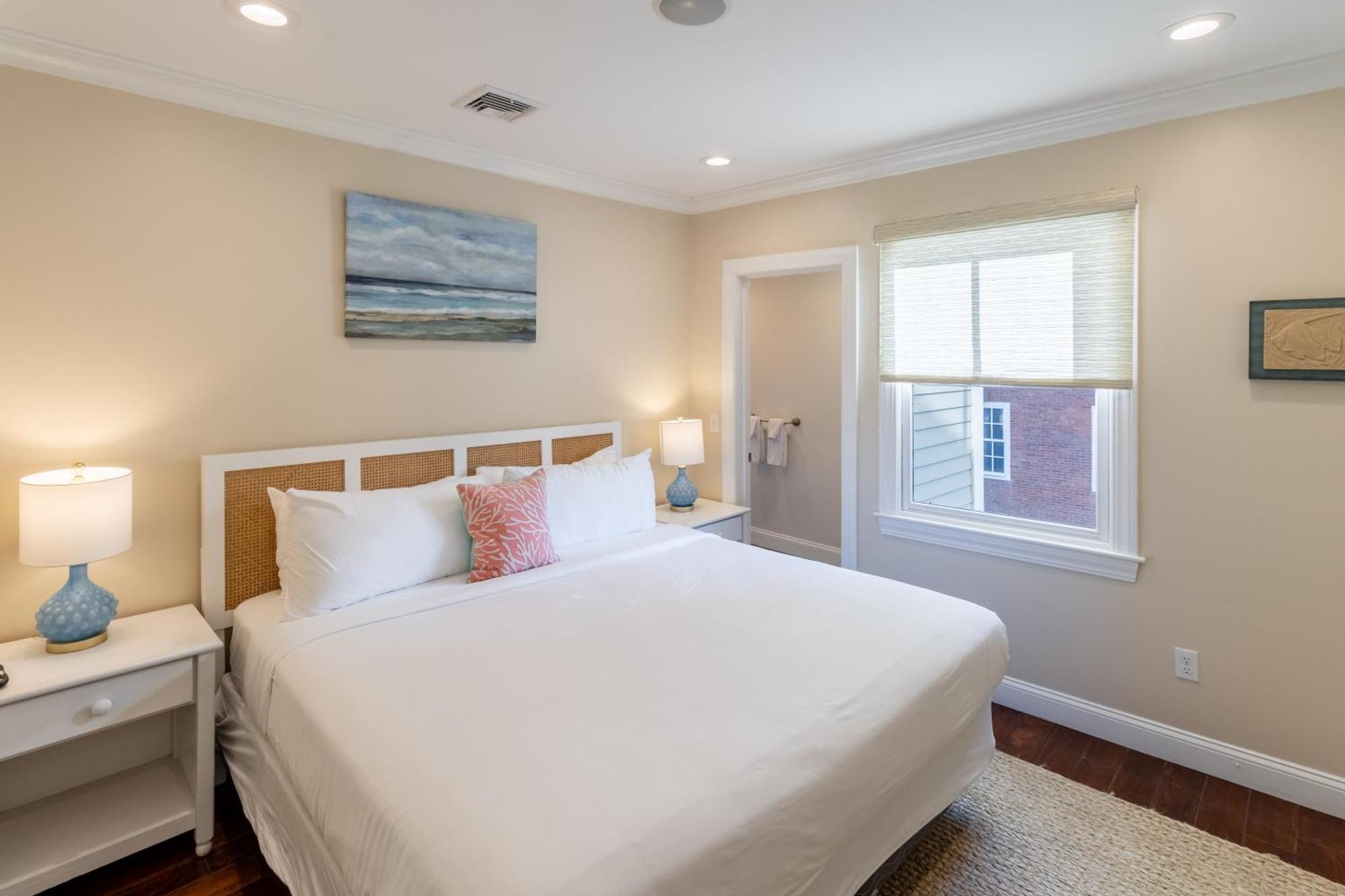 The Lofts - 410 Thames Street Apartment *