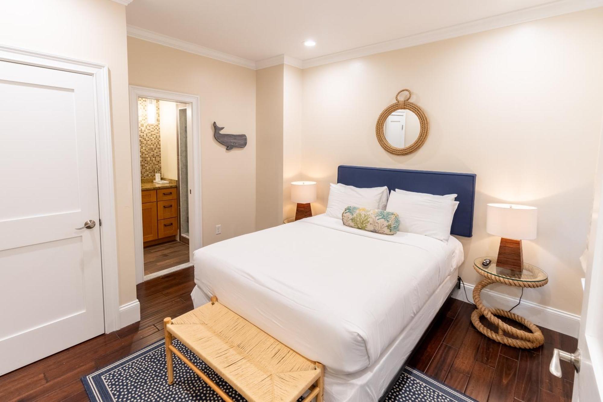 The Lofts - 546 Thames Street Apartment *