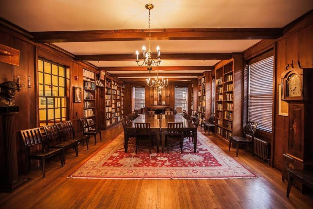 Crow's Nest Inn Newport