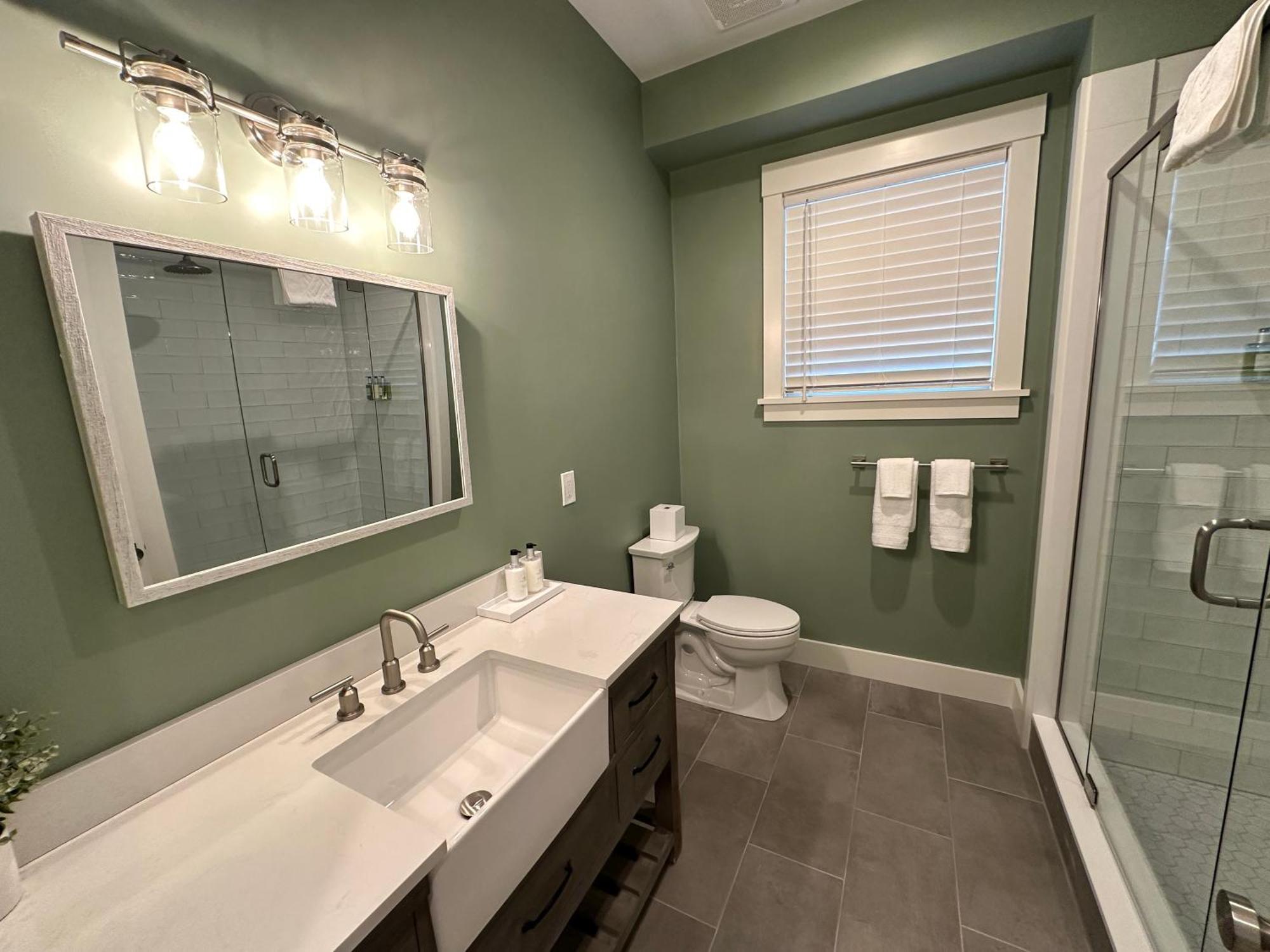 Holiday home Brand New Construction! 3 Unit5 Bed