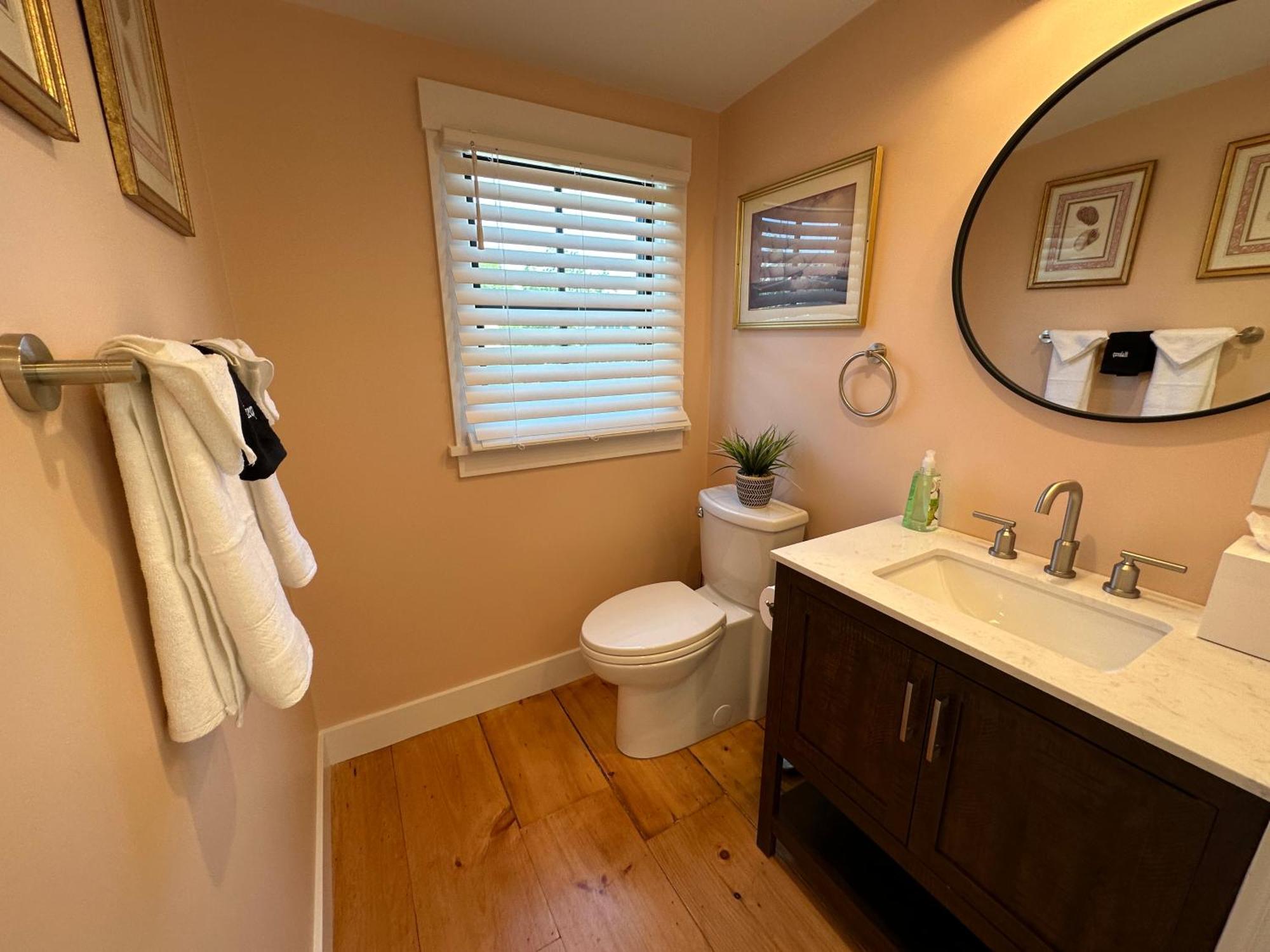Prime Location! Renovated House! 6 Bed4 Bath Hotel