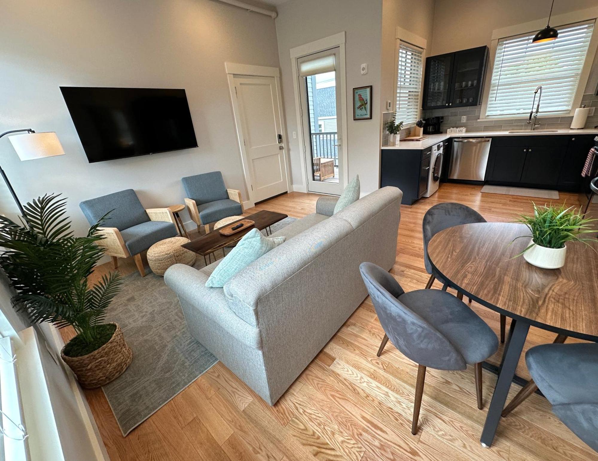 Holiday home Brand New Construction! 3 Unit5 Bed