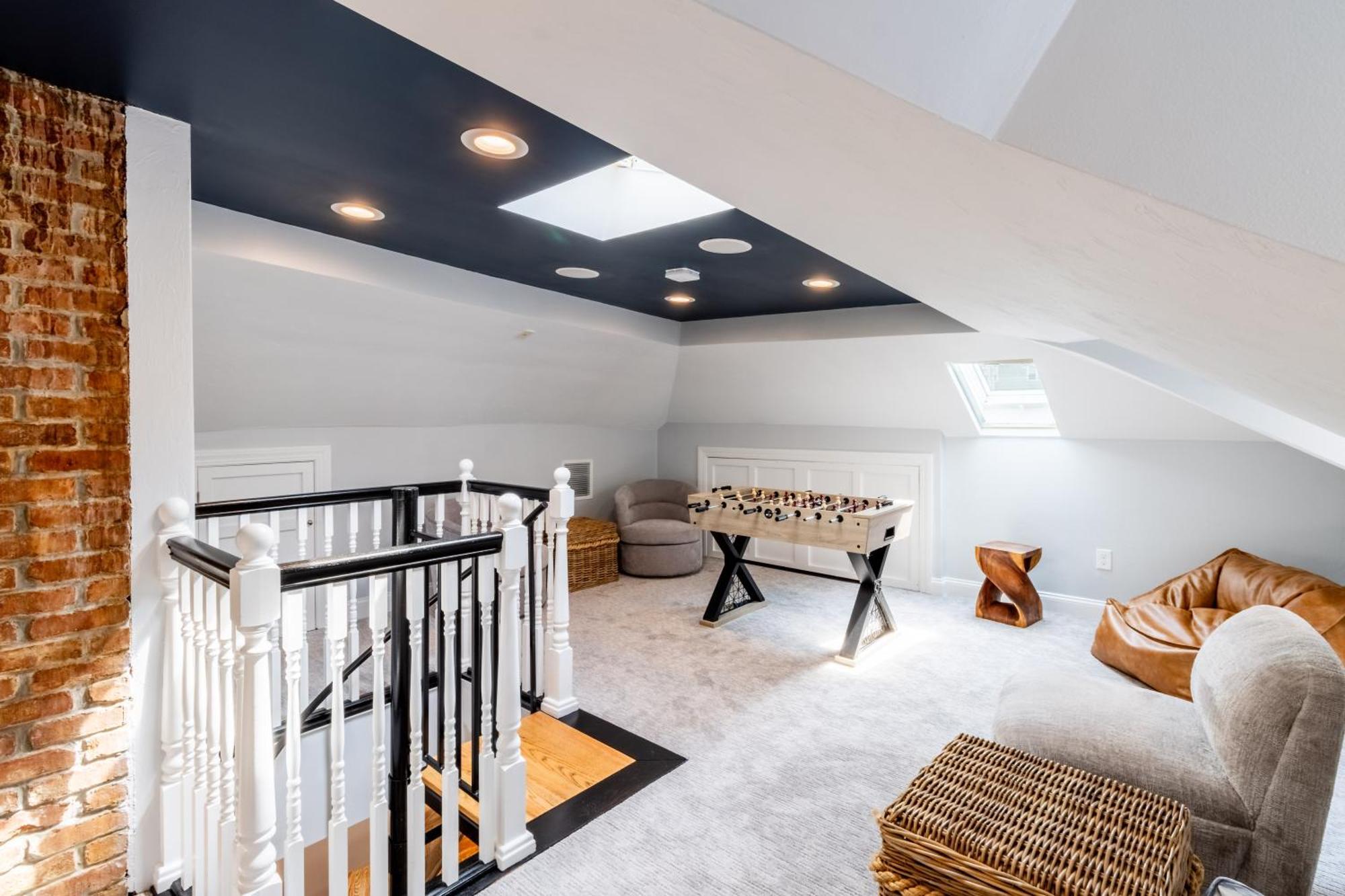 The Lofts - 410 Thames Street Apartment *