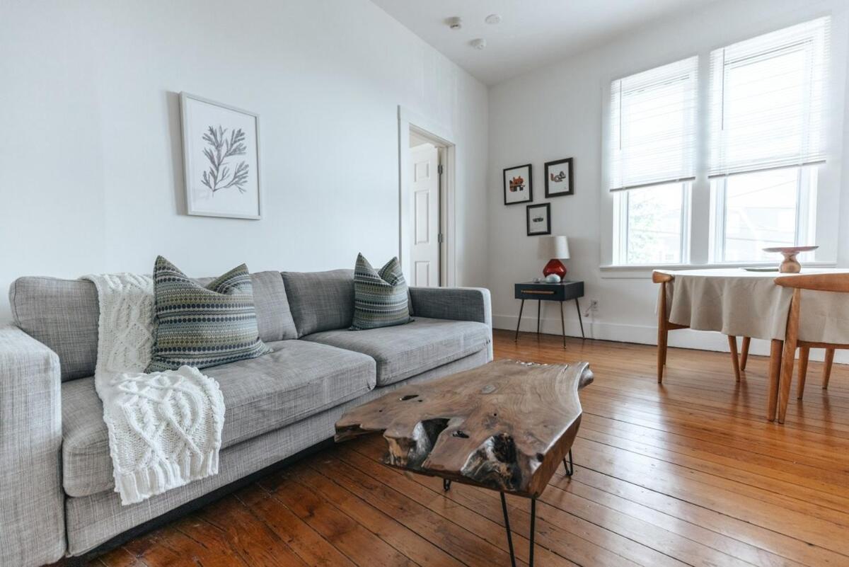 Apartment Chic On Thames St Deck & Free Parking Newport