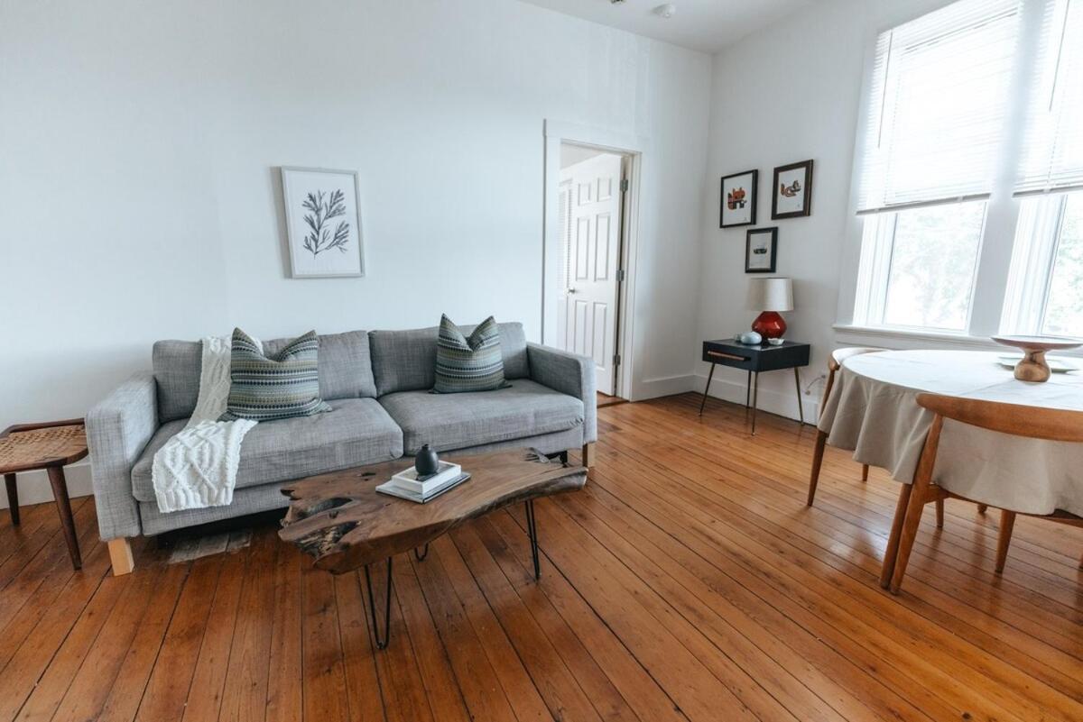 Chic On Thames St Deck & Free Parking Apartment *